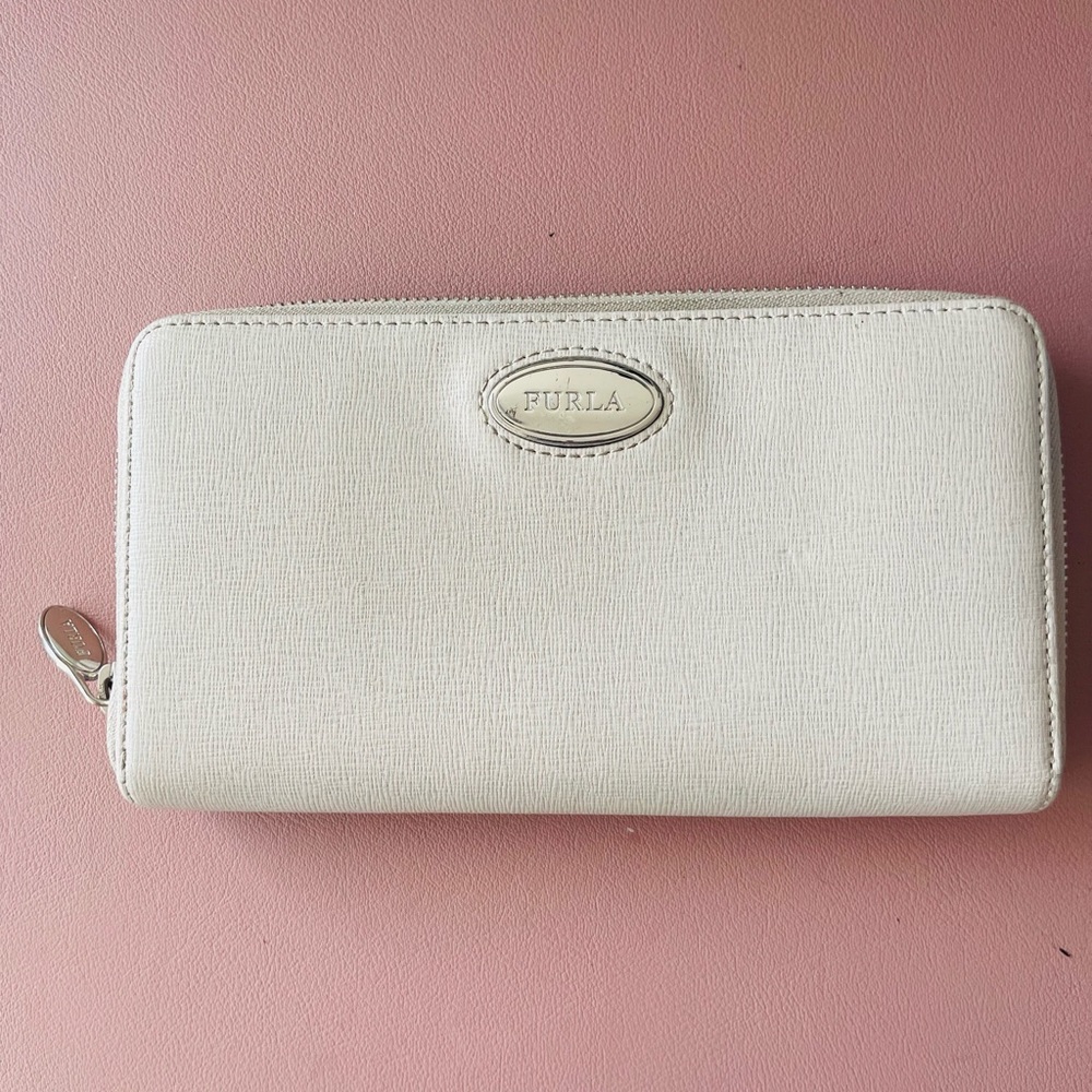 FURLA long wallet pure leather / off white / beige / zip around GUC - Picture 2 of 12
